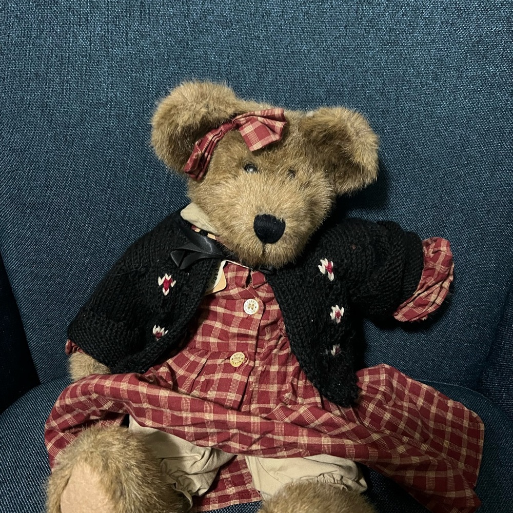 BOYD bear, “Lisa t. Bearringer” 19 inches tall, nwt